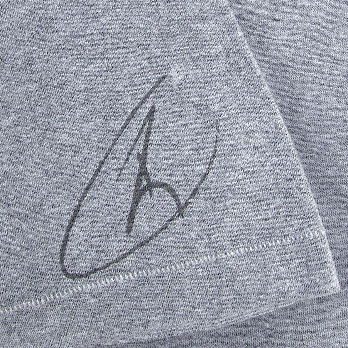 RJO grey shirt-sleeve logo