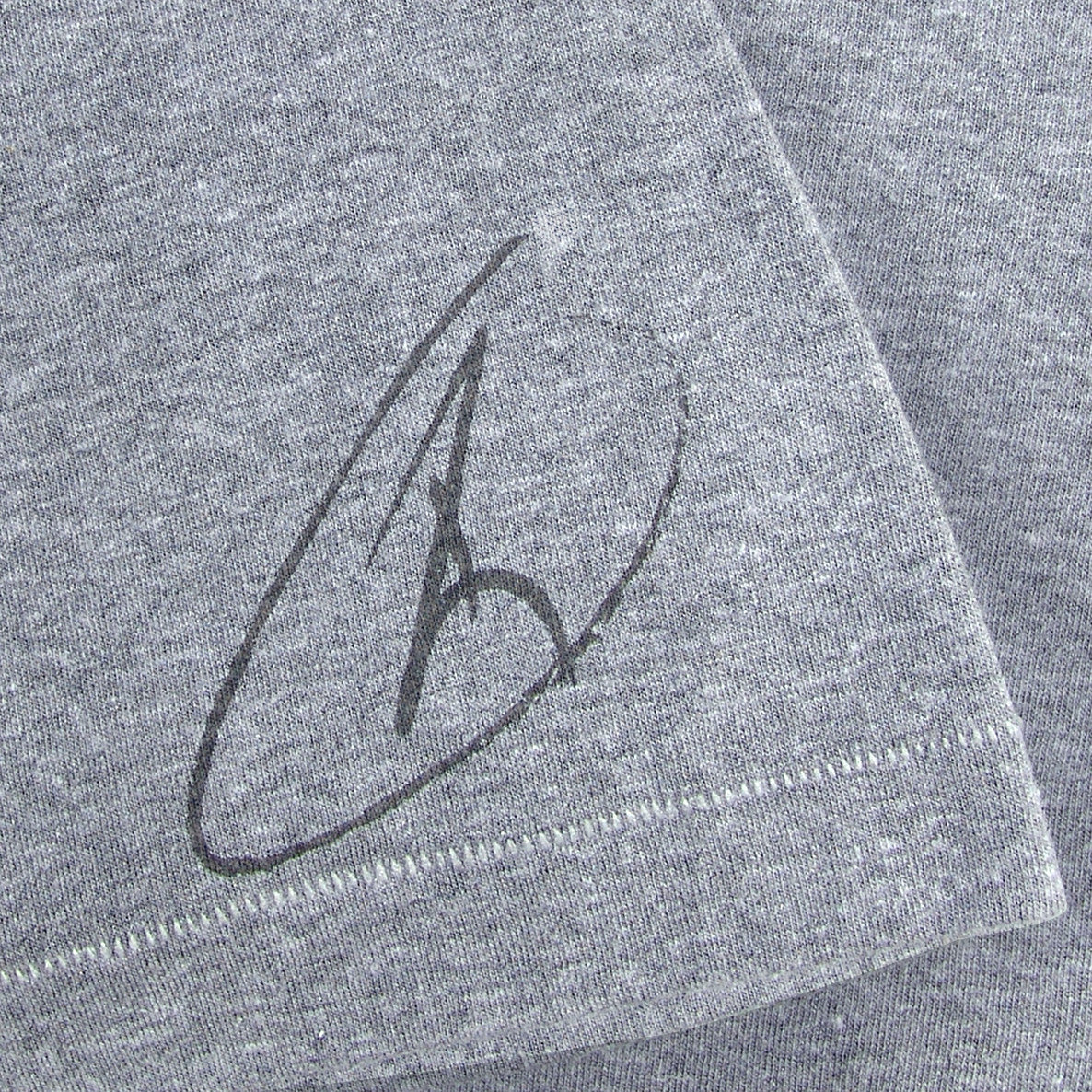 RJO grey shirt-sleeve logo 